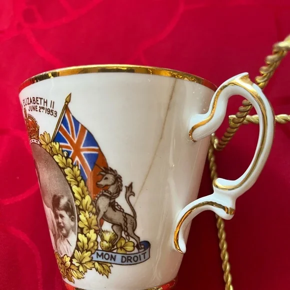 White and Gold Royal Accents Decor Set - Picture 7 of 7